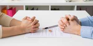 Văn bản thỏa thuận chia tài sản chung trong thời kỳ hôn nhân có cần công chứng không?